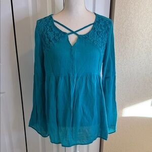 Como Vintage Turquoise Lace Accent Blouse